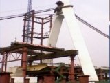 柳州雙擁大橋鋼主塔節段提升、下放